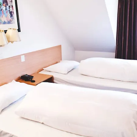 Hotell Rugs - Self Check-in 3*
